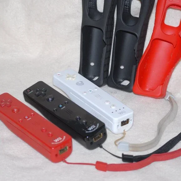 Lot Wii U Black Console Gamepad 3 Handheld Controllers Tested and Working! - Picture 5 of 14